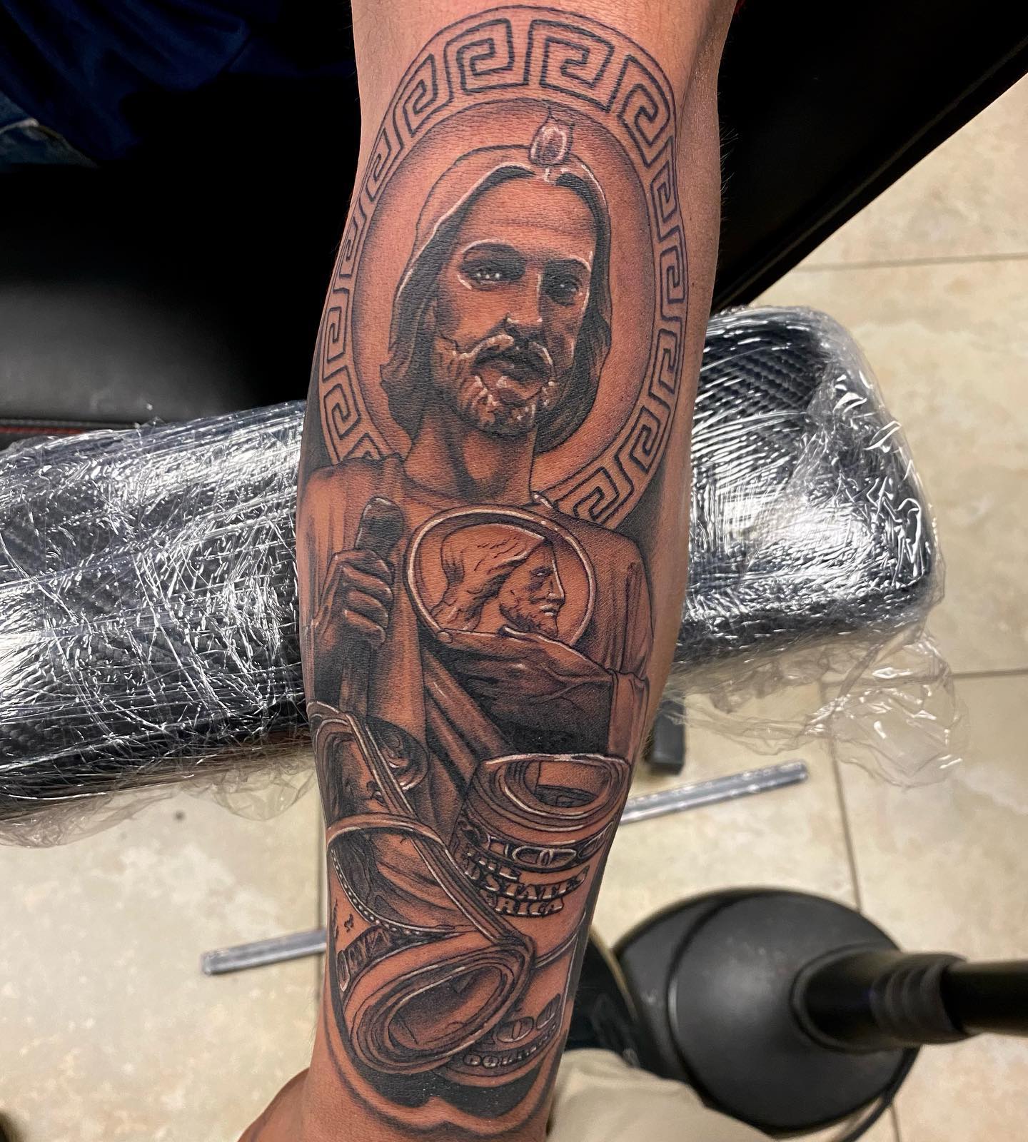 Increíble tatuaje de manga de San Judas