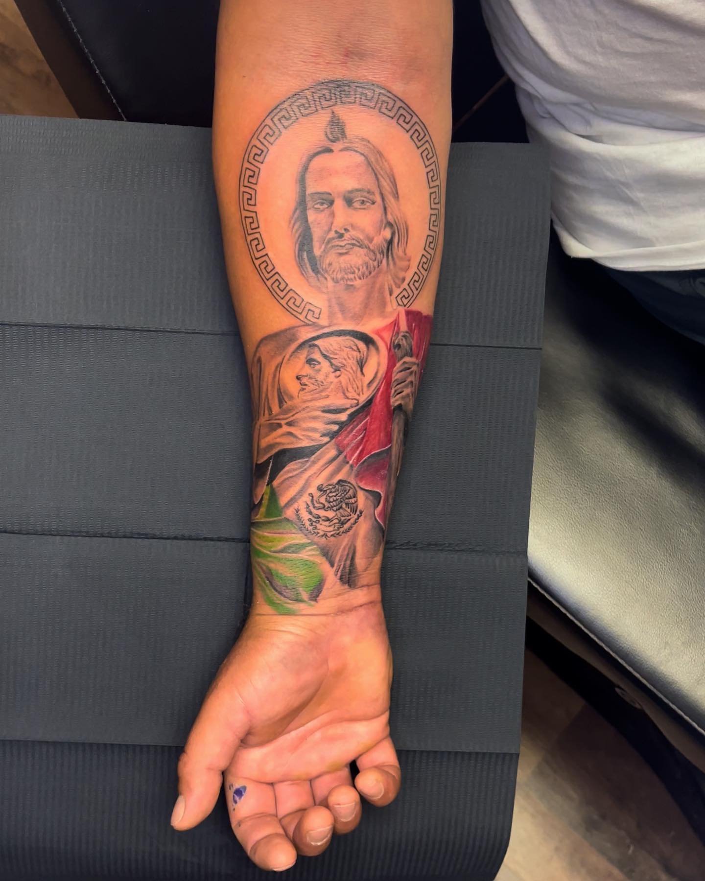 San Judas Tatuaje con una Bandera de México