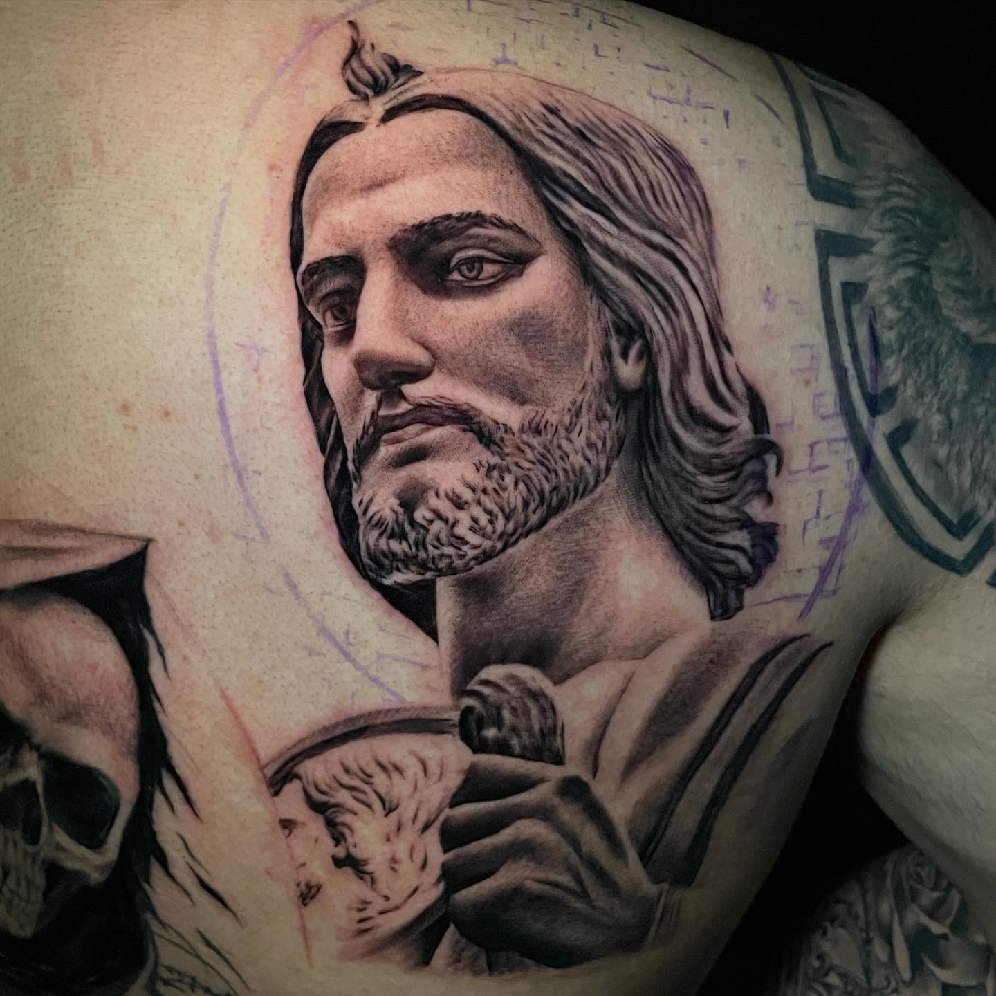 Tatuaje de San Judas de gran tamaño