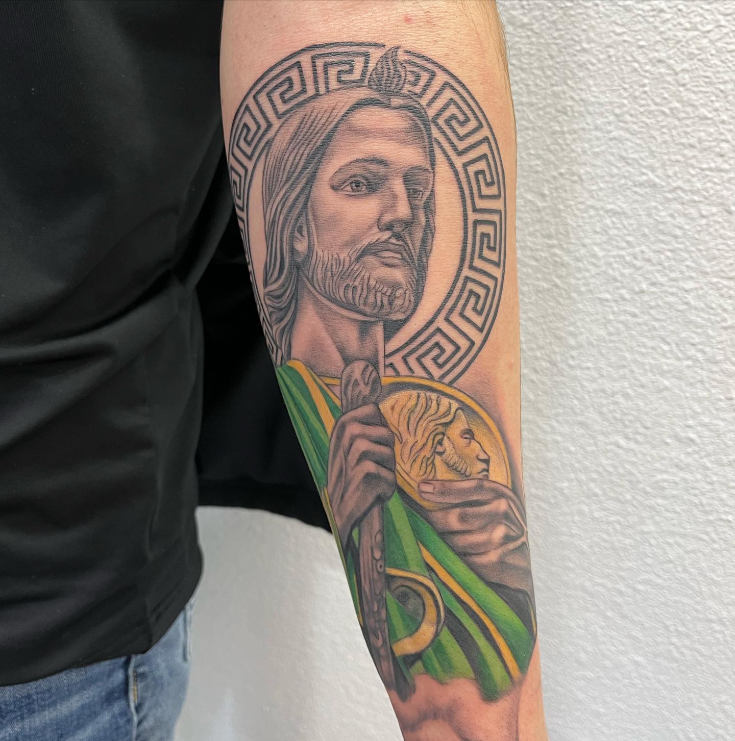 Tatuaje de San Judas Negro y de Colores