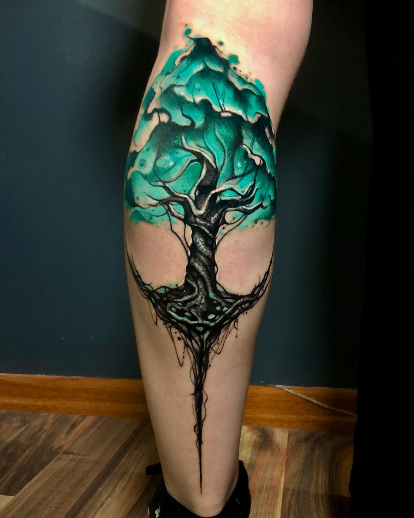Tatuaje de Árbol de la Vida en Neón