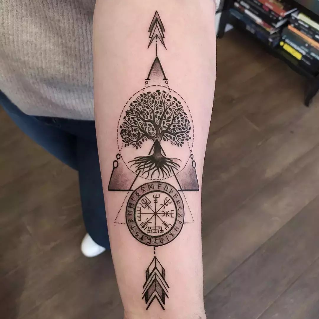 Tatuaje del Árbol de la Vida Celta en el Brazo