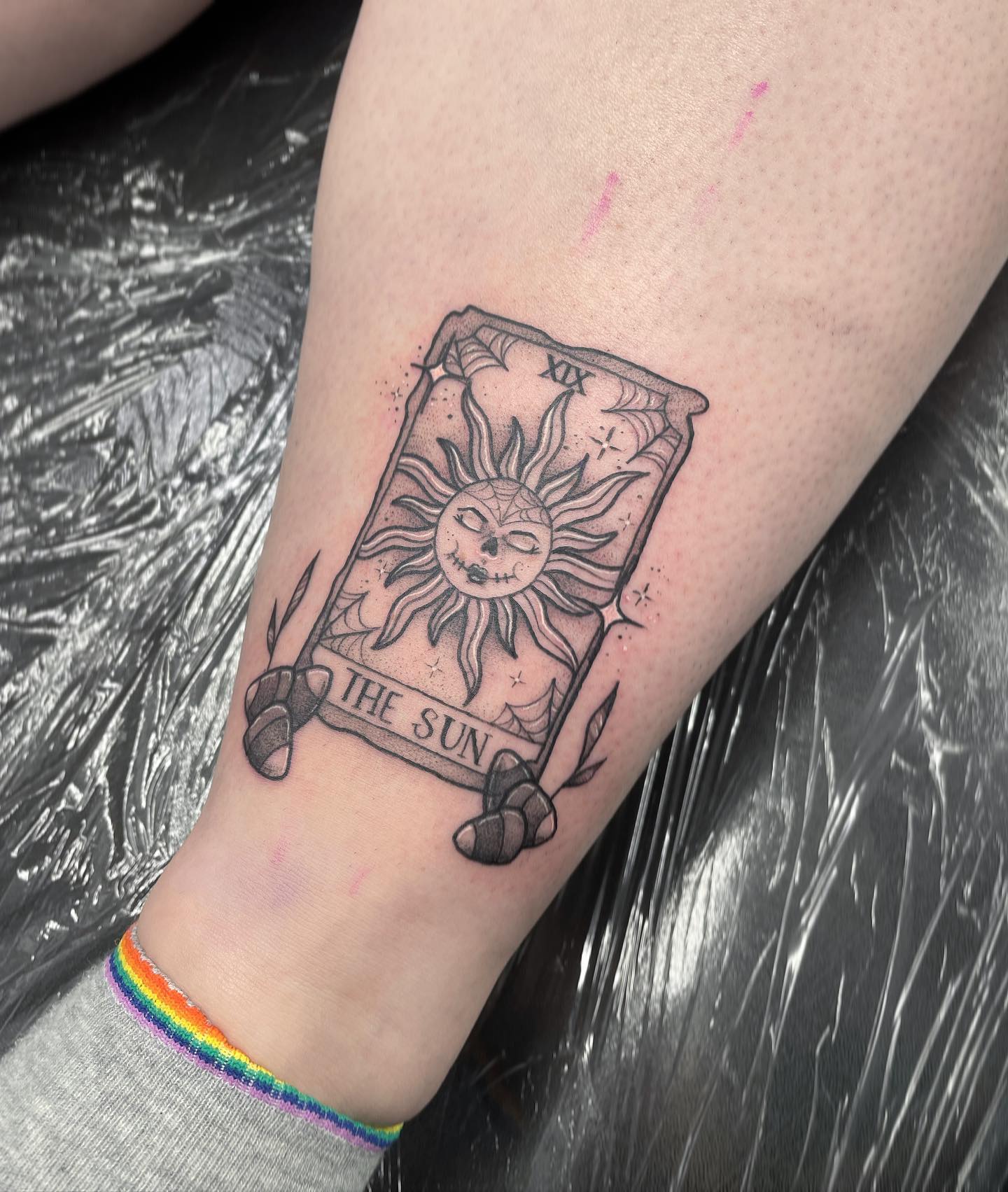 Tatuaje de la carta del sol