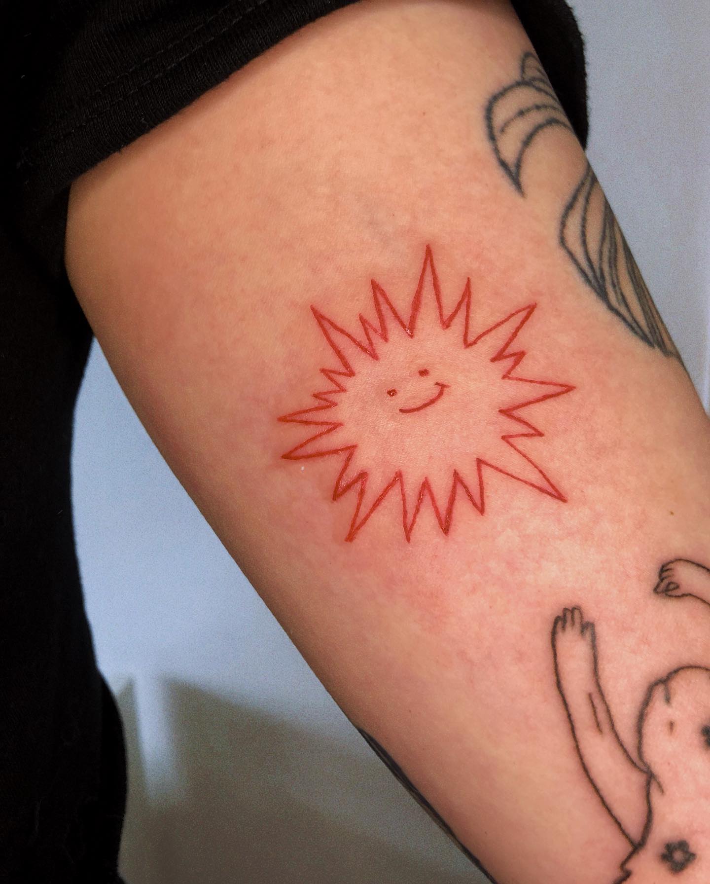 Tatuaje de Sol en el Antebrazo