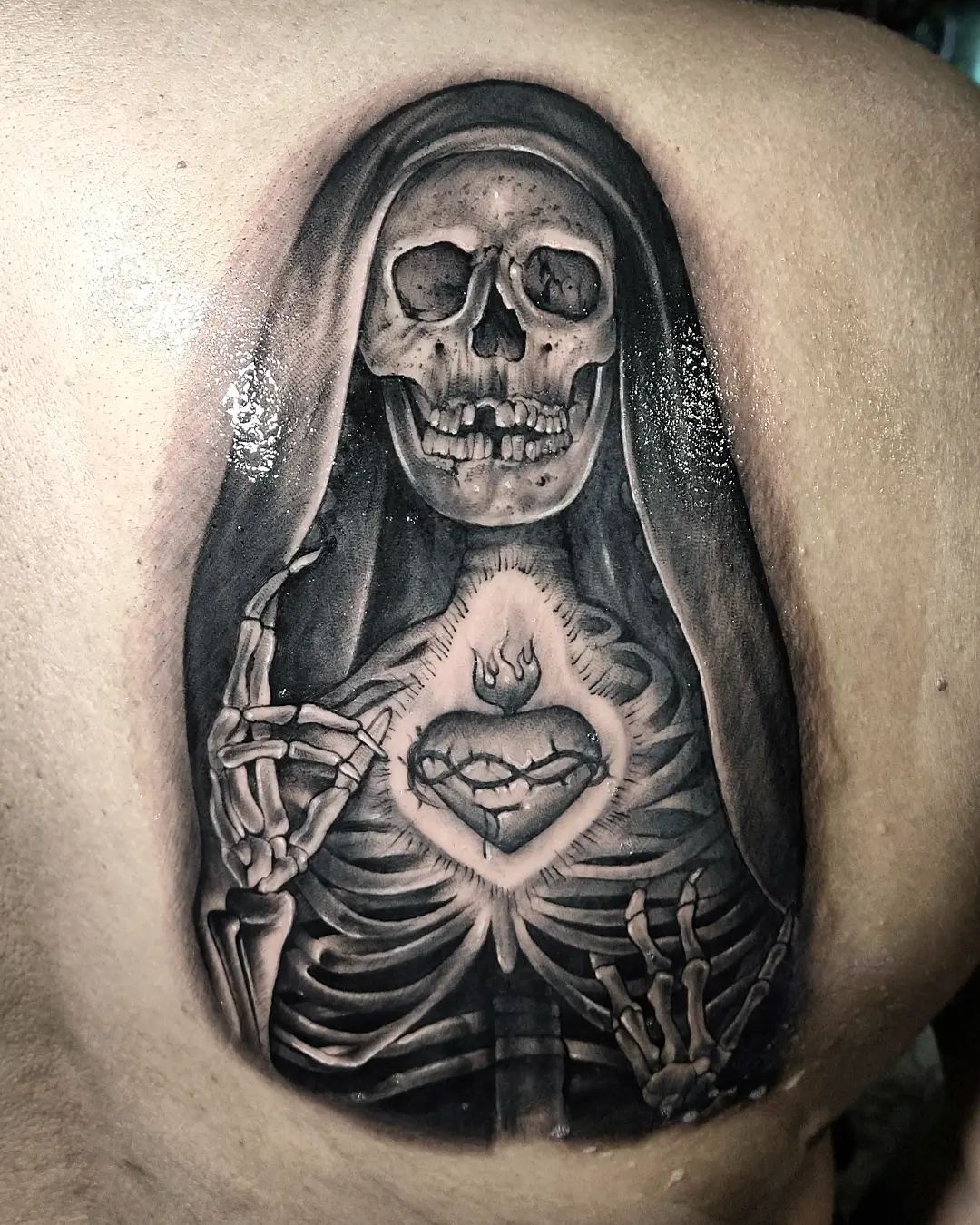 Diseño de Tatuaje Gigante de Santa Muerte en la Espalda