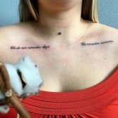 Dos Tatuajes de Palabras en el Pecho para Chicas