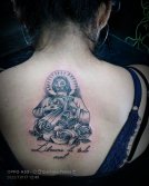 Tatuaje de San Judas en la espalda.